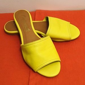 L’INTERVALLE Leather Yellow Sandals